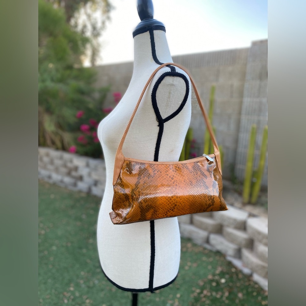 Vintage 90s/Y2K orange genuine patent leather shoulder baguette bag - Picture 3 of 10